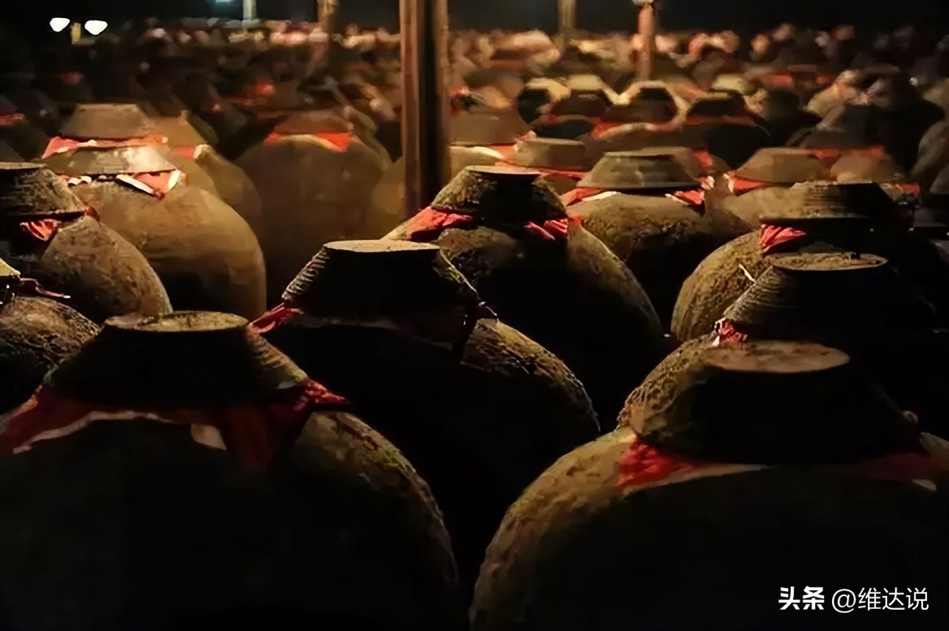 茅台镇是中国著名的酱香酒发源地,茅台镇第一大酒厂