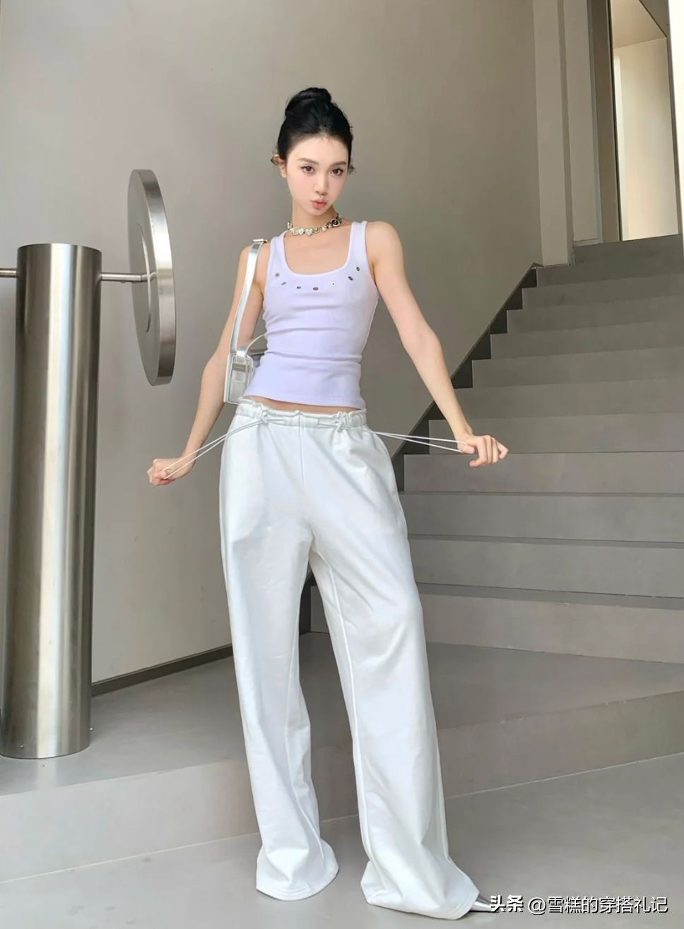 短款上衣不露腰搭配,短上衣如何不露腰穿好看