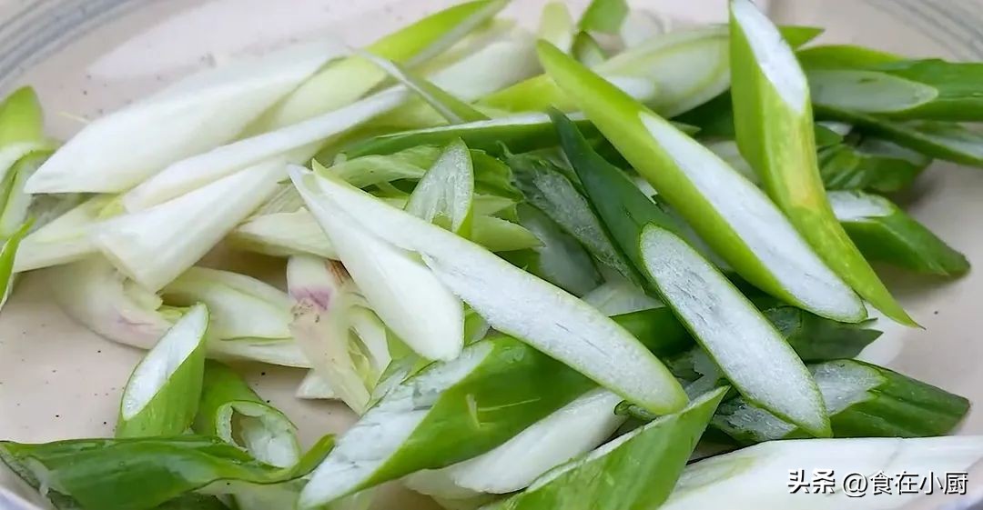 木耳直接用清水洗就可以了吗,新鲜木耳怎么清洗才能除虫卵