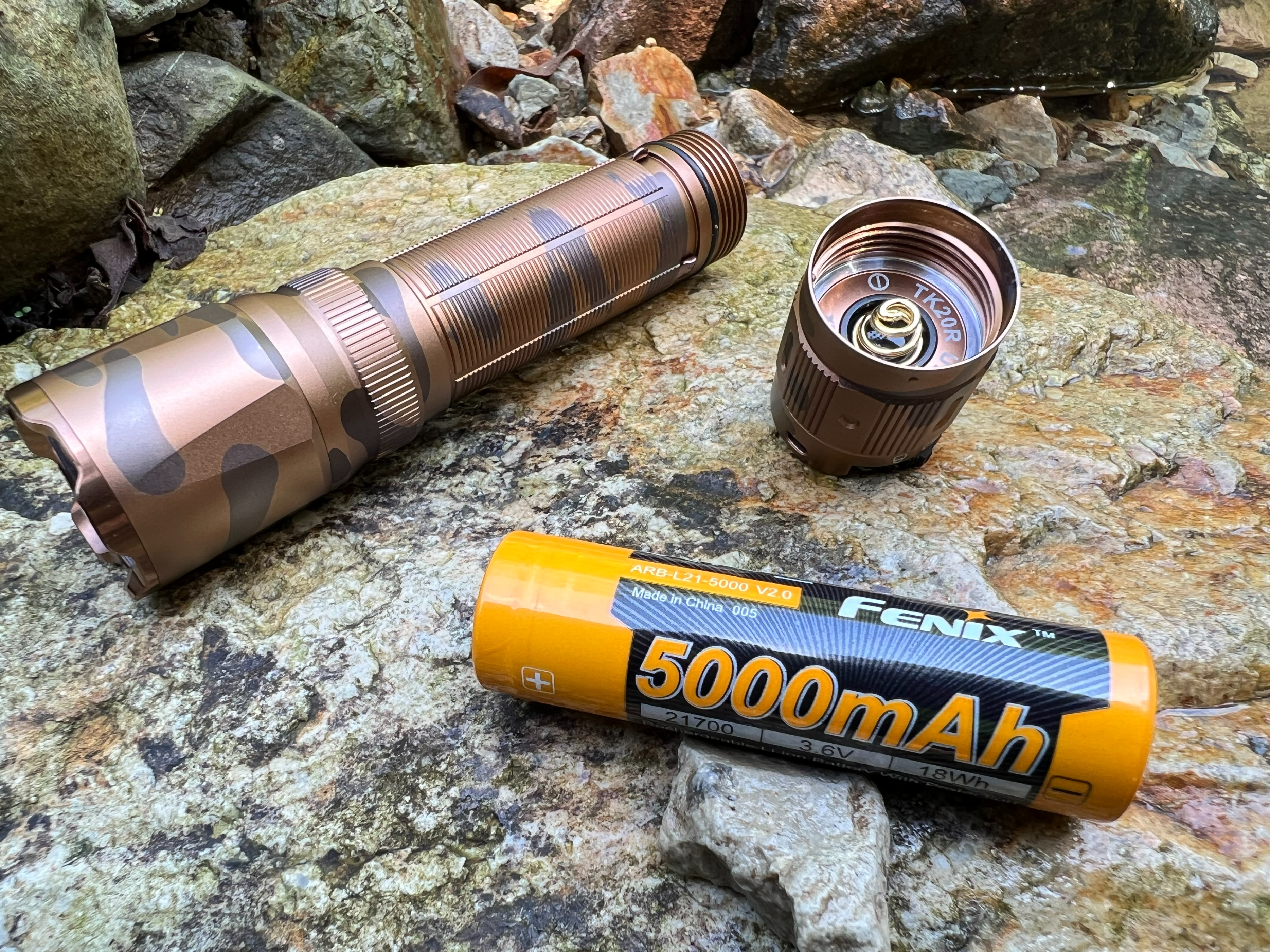 fenixtk22手电评测,fenixtk20uev2.0战术手电