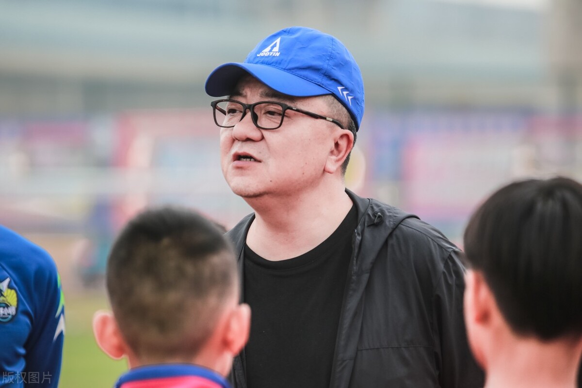 精力旺盛！有人找出董路22年前的稿件，写错李伟峰和区楚良的名字