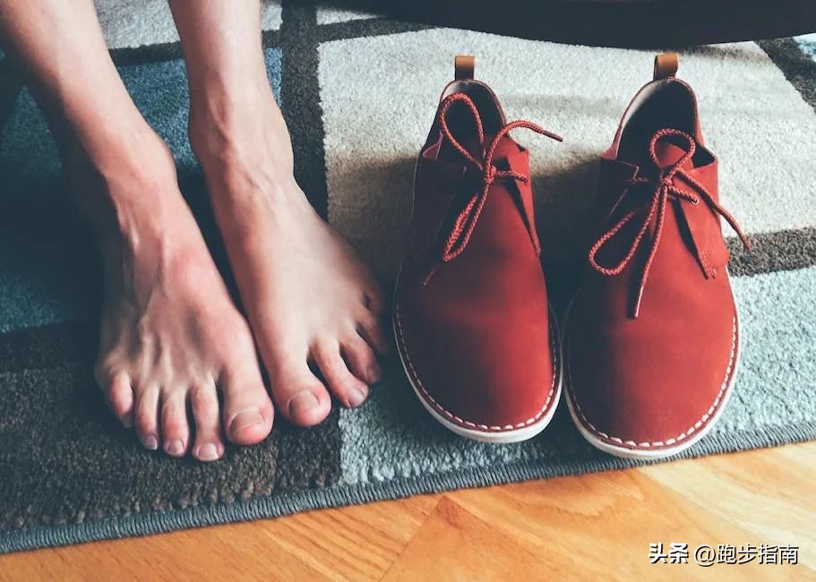 痛风的人跑步,痛风脚疼该休息还是多走路