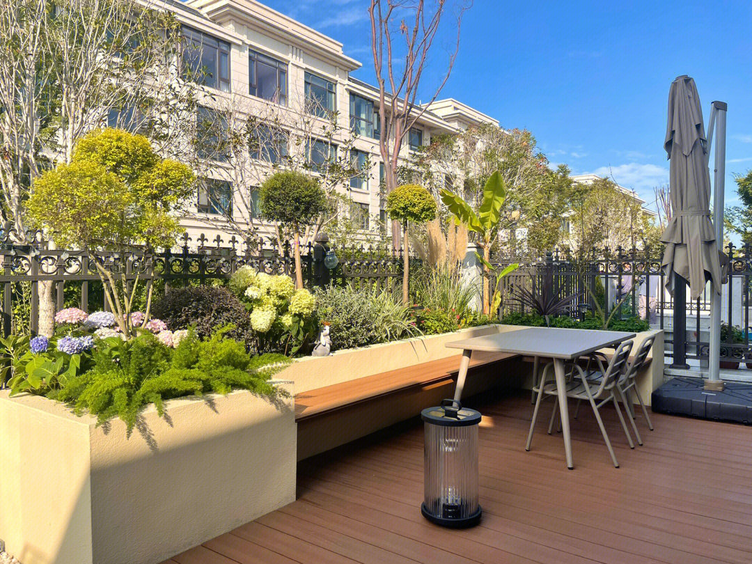 一楼小庭院改造效果图,花费6000元改造180平的农家小院