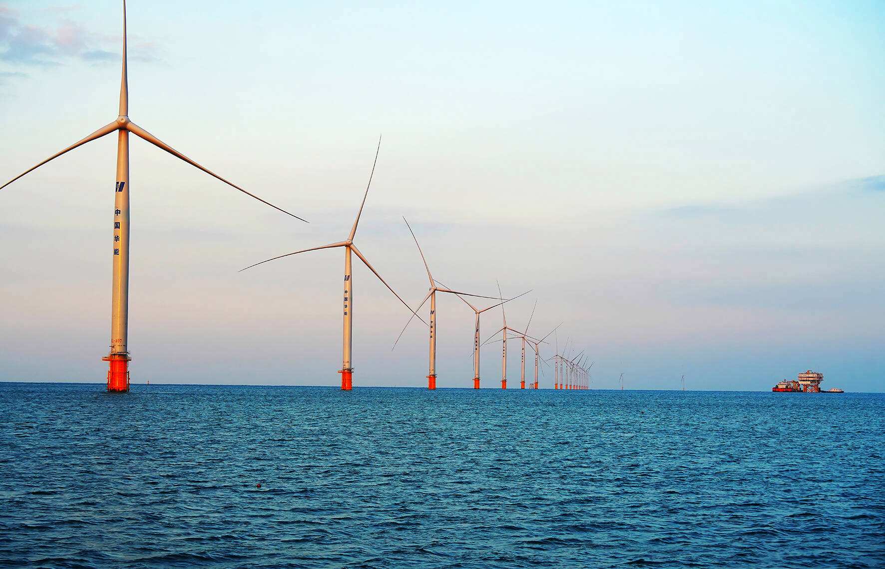 风车一转财源滚滚，风力发电转一圈能发几度电？一年又能赚多少？