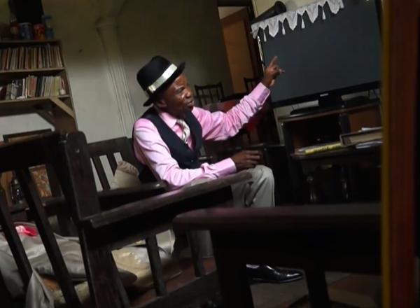 非洲穷人*款贷**20万买名牌，饿得吃树叶，也要买4万的鞋子出门显摆