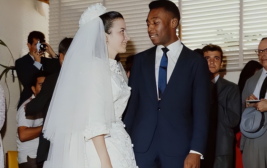 82岁球王贝利已进入临终关怀阶段,球王贝利坎坷的传奇成名之路