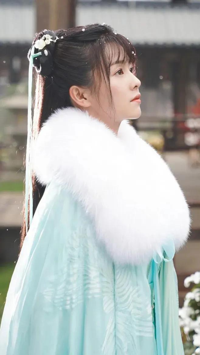 从叙旧开始跟着白鹿买衣服，直到成为大明星，更喜欢白鹿大美女了