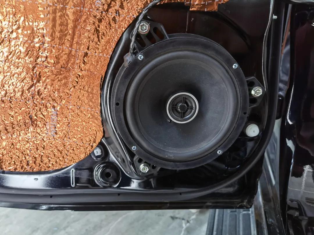 一开口就征服了我的耳朵，丰田霸道无损升级丹麦丹拿232音响