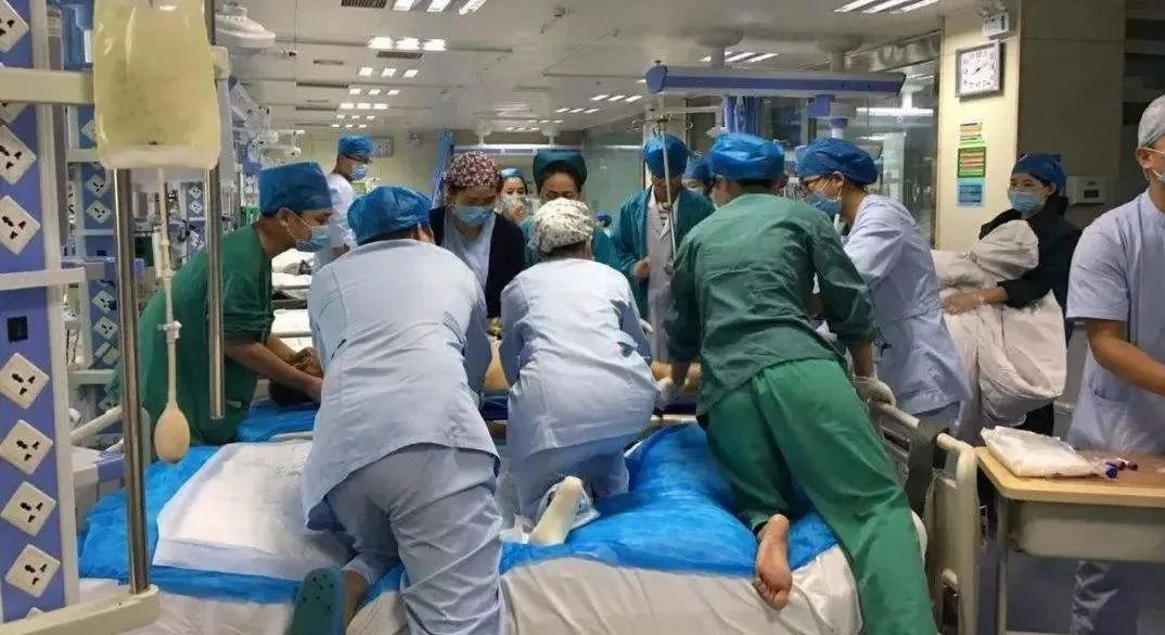 胃痛到晕厥去医院打吊针,胃痛在医院打吊瓶