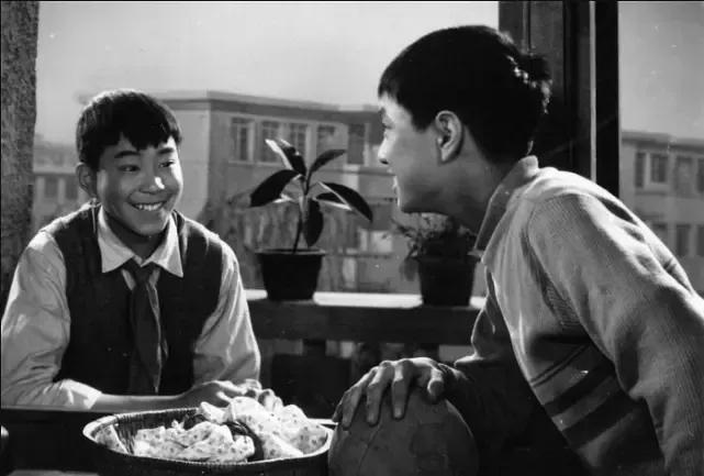 老电影海燕,老电影两个小足球队1956插曲