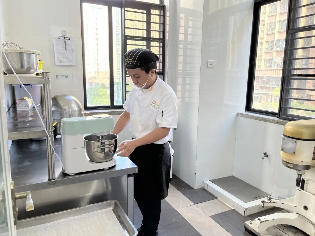 汕头市食品安全协会“食安在线”栏目组走进国澳希尔斯中冠幼儿园