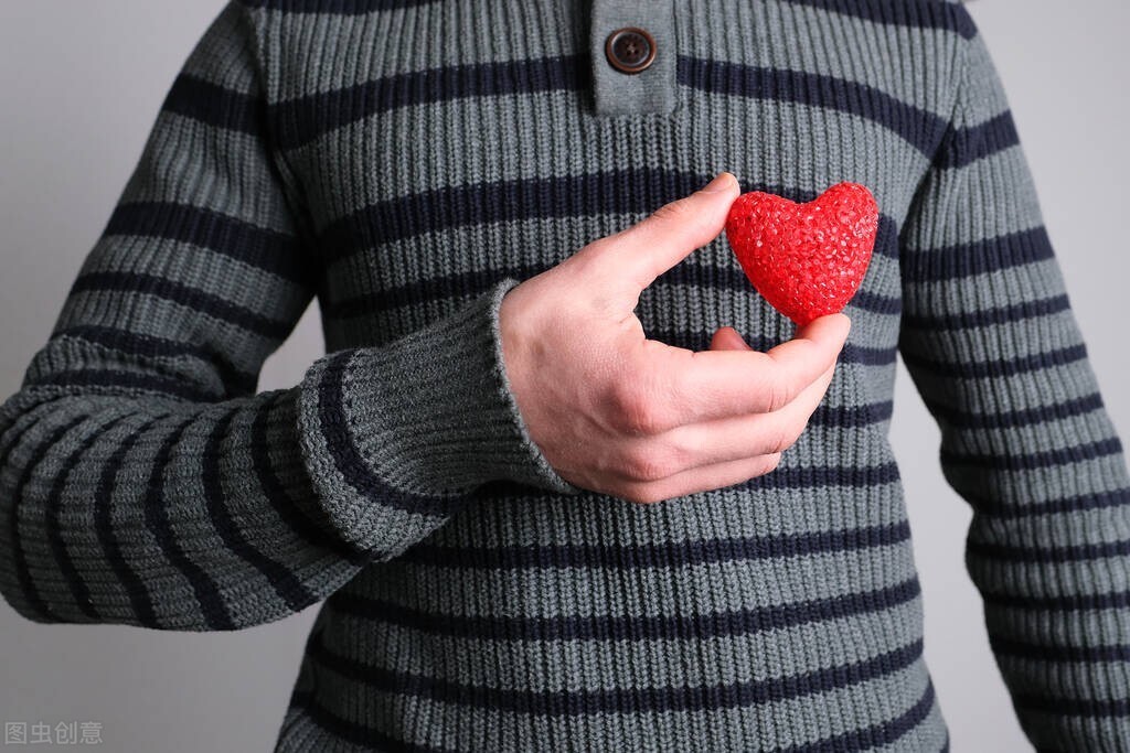 如何克服追女孩不敢主动,追一个女生觉得自己卑微怎么办