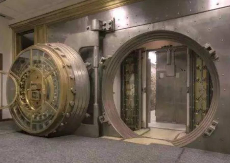 盗银行200万现金案件 (银行柜员盗取现金133万)