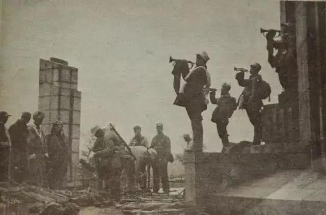 1950年，起义将领郑洞国想回家种地，周总理阻止：这是浪费人才