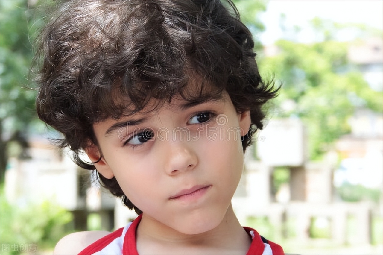 孩子没眼力见怎么办,是什么导致的孩子没眼力见