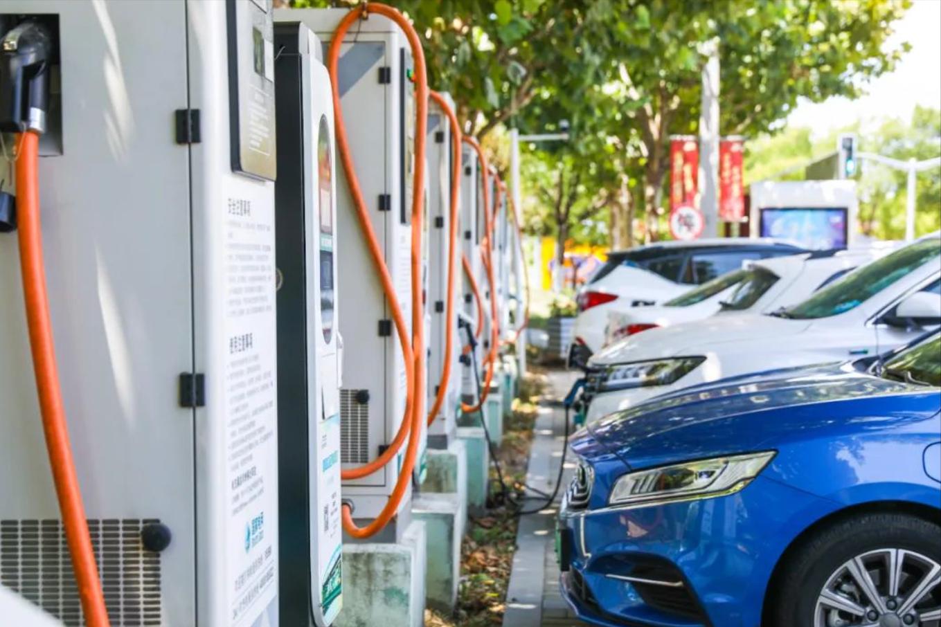 五一油车又扳回一局,新能源车崩盘车主哭诉买燃油车