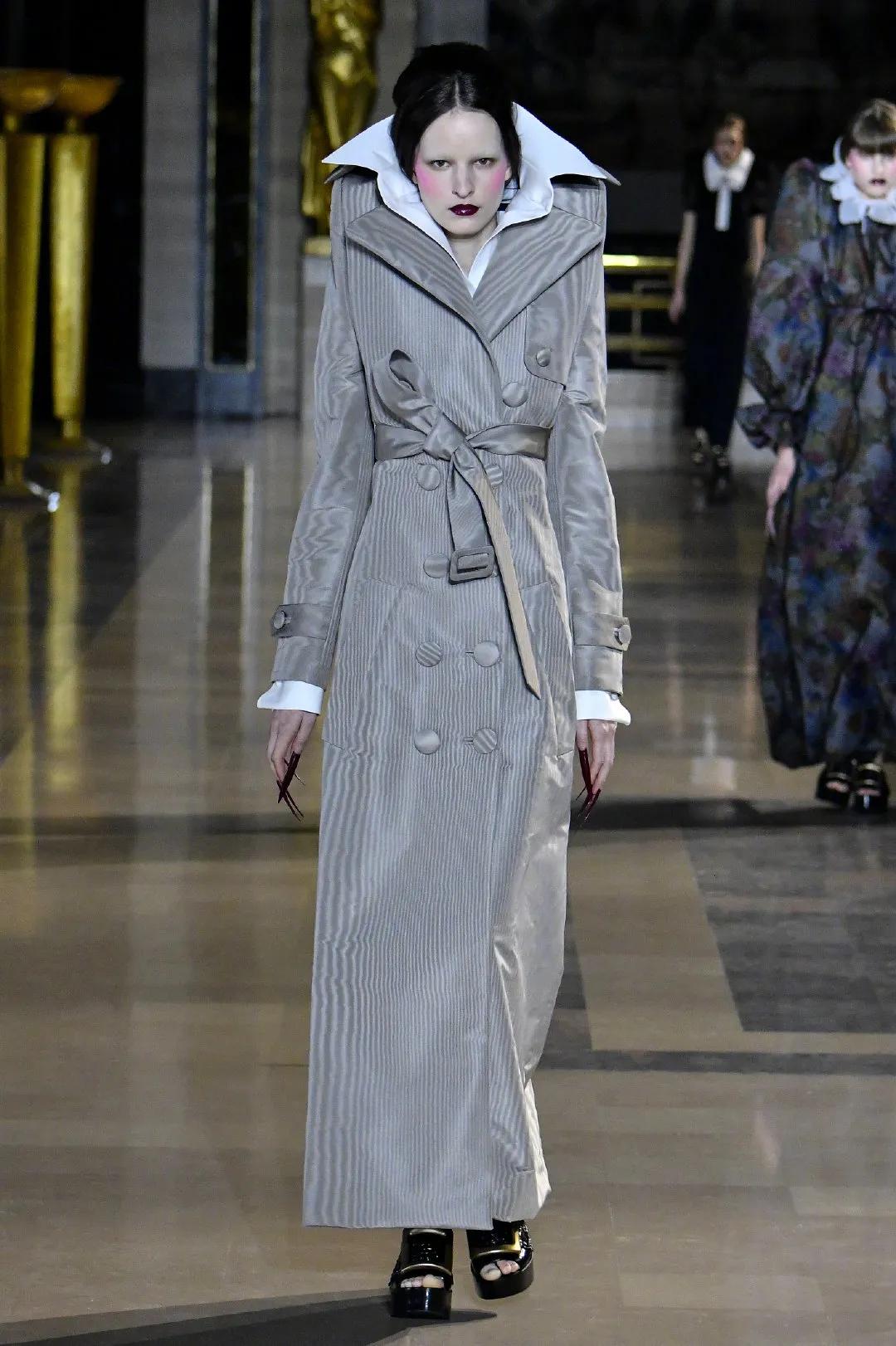 露后跟高跟运动鞋,不露脚高跟运动鞋