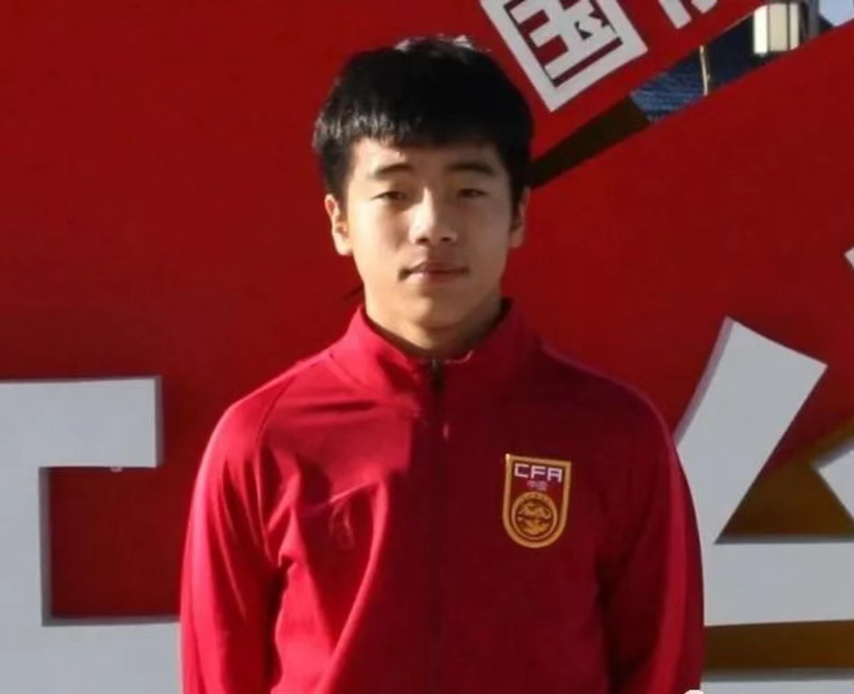 延边队张成珉,延边足球少年张成珉踢球