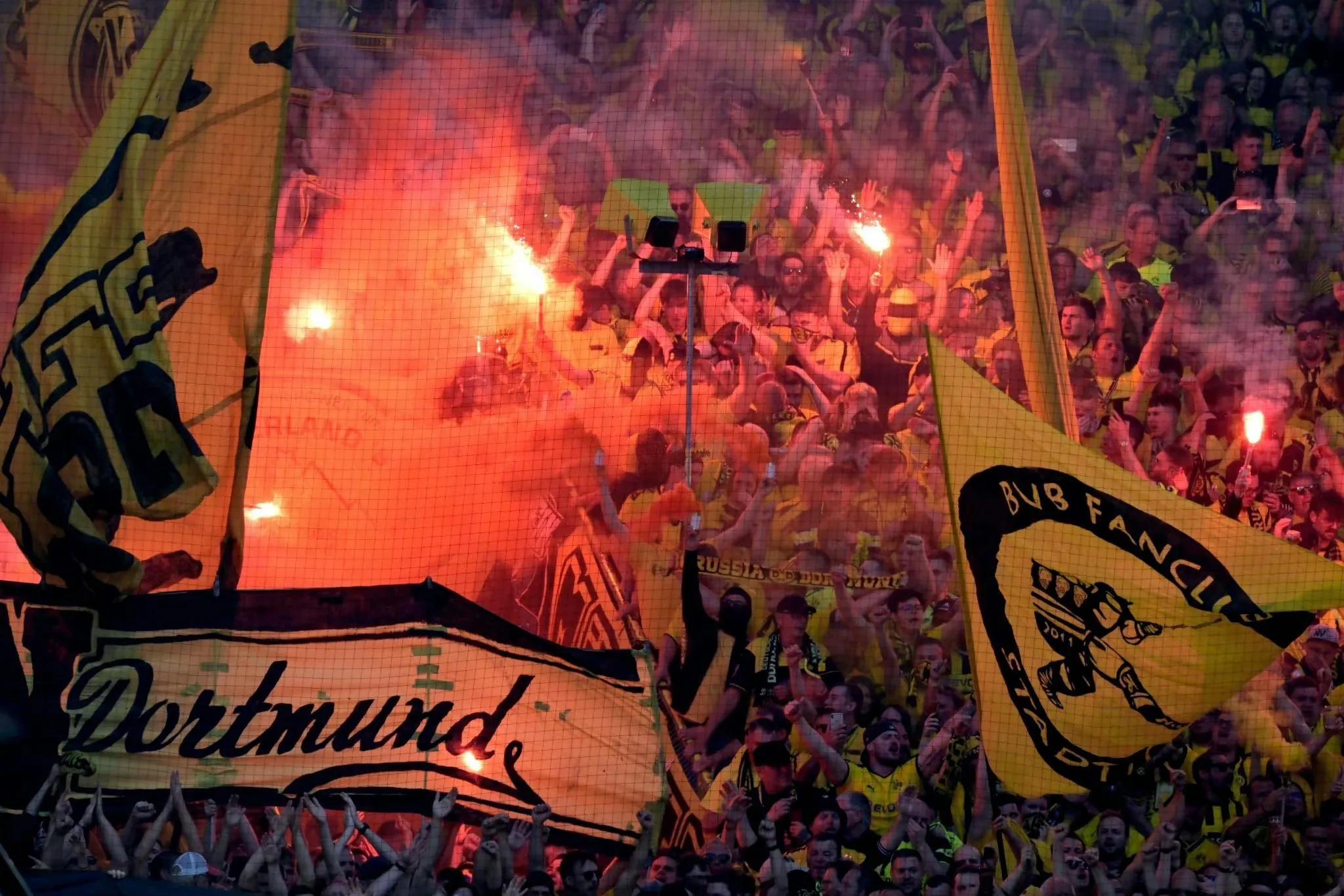 德甲多特1-2遭绝杀,18-19德甲第28轮多特蒙德对阵