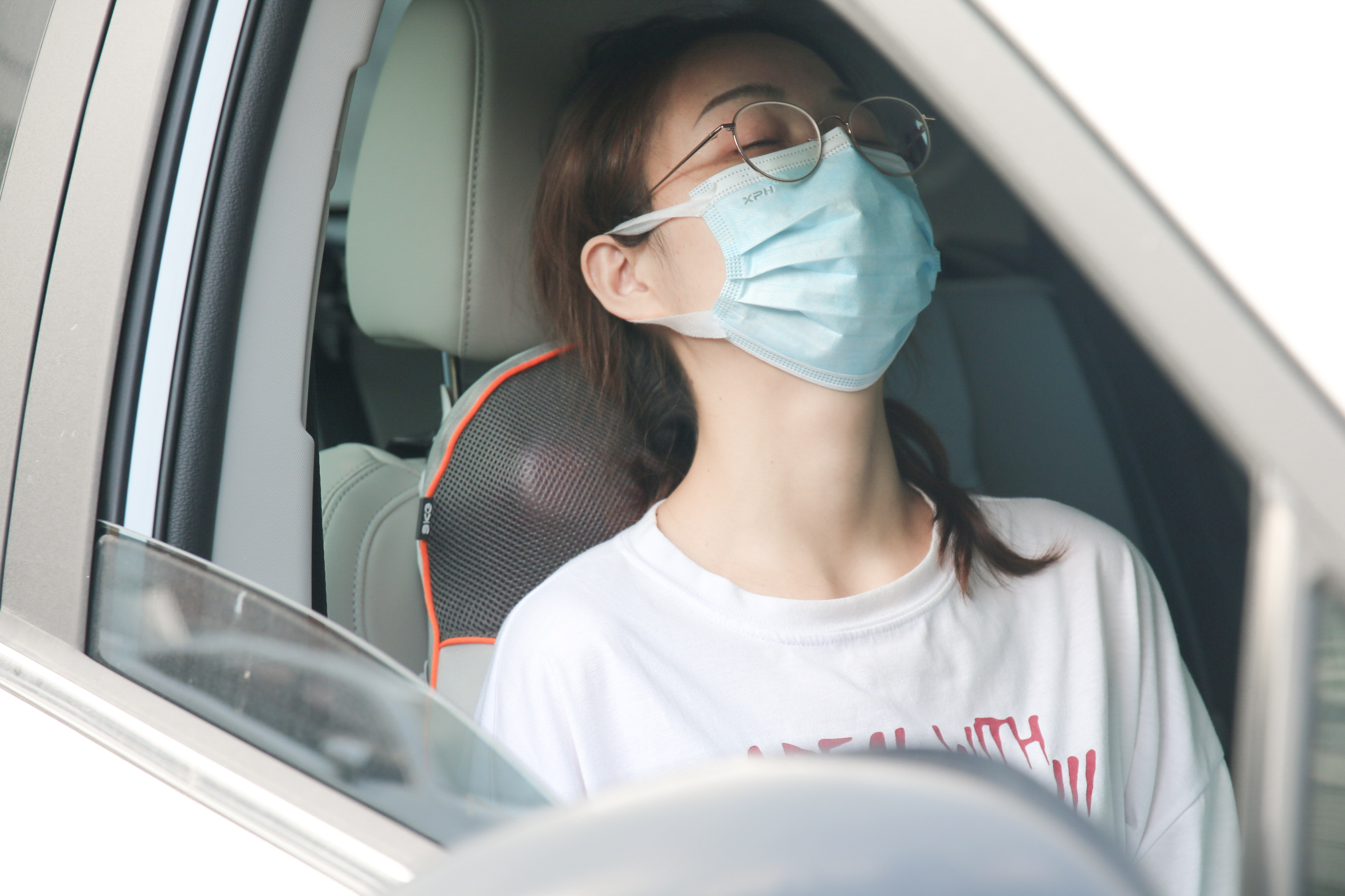 久坐不累，四头挤压按揉，SKG按摩腰靠T5评测