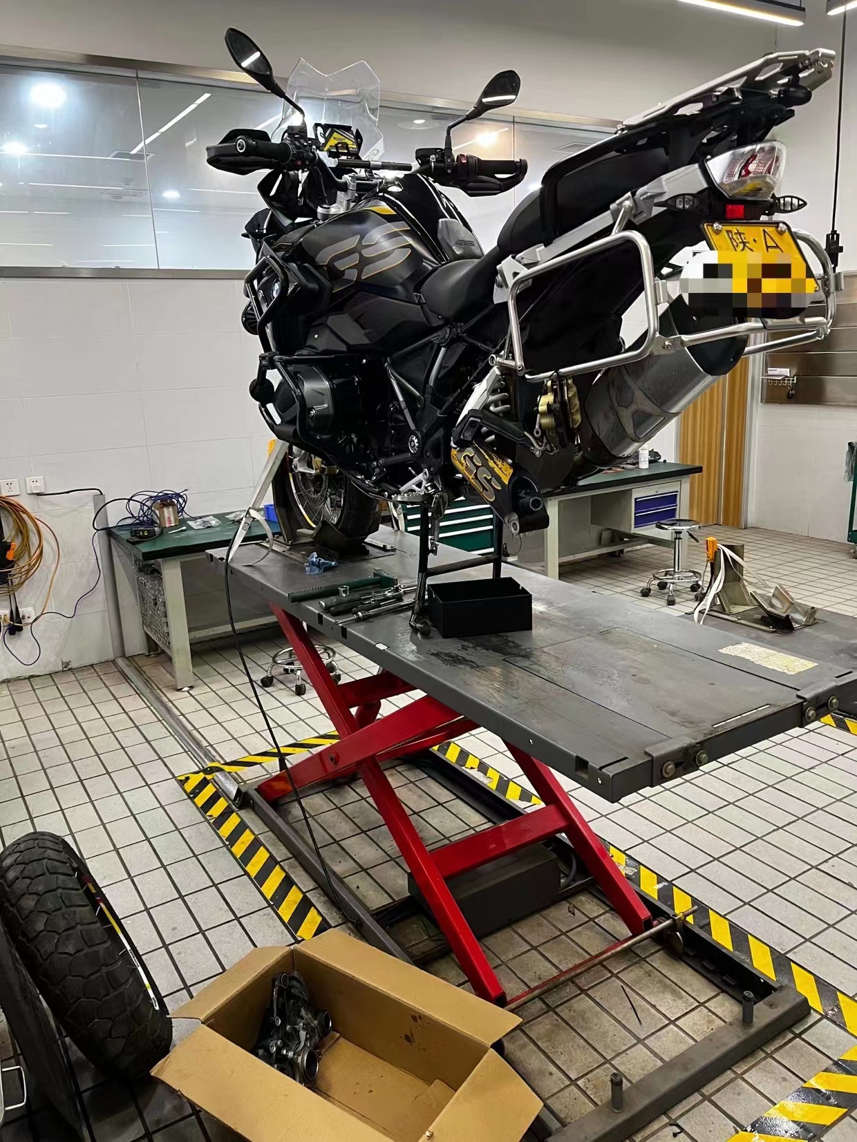 群众我来帮丨保养导致多处重要零件损坏，宝马4S店让摩托车骑手“很受伤”