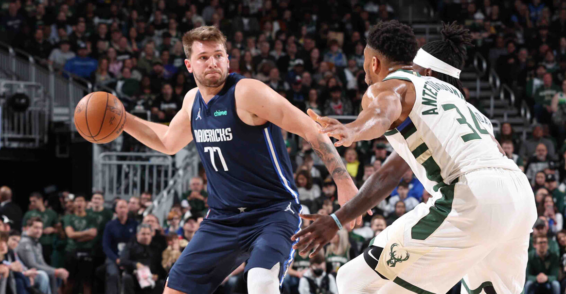 毫不手软给出实力反击字母哥,字母哥无人防守三步半场上篮