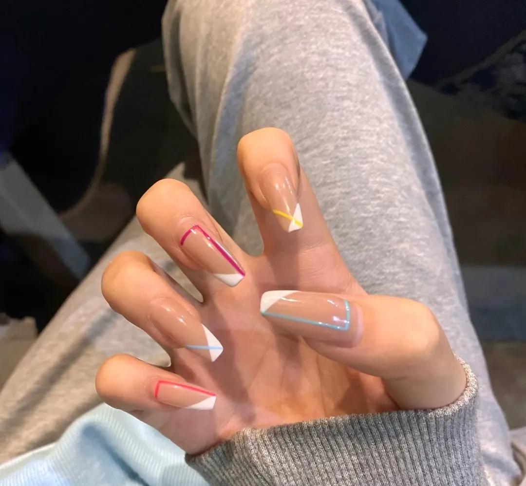 你一定要试试这3种美甲,盘点十款最受欢迎的美甲