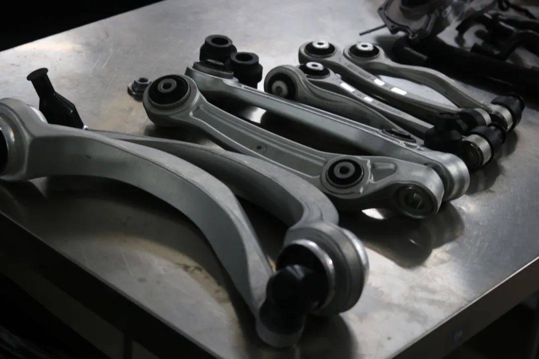 小伙100多万买宝马,小伙花了52万买了奥迪a8