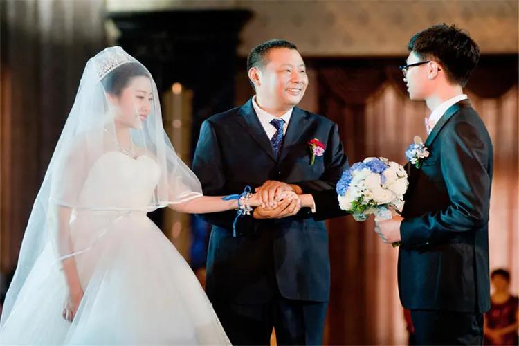 儿子婚礼父亲致辞简单大气上档次,儿子结婚父亲婚礼经典致辞视频
