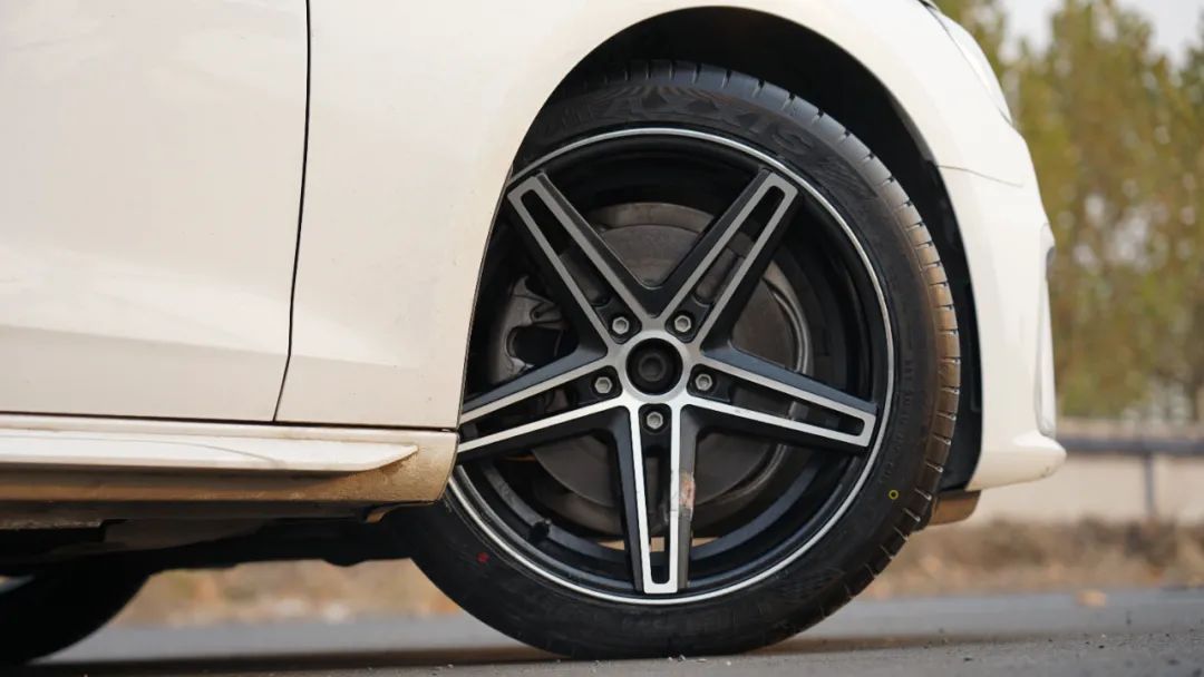 “表白”操控王者——玛吉斯VS5，豪礼免费送