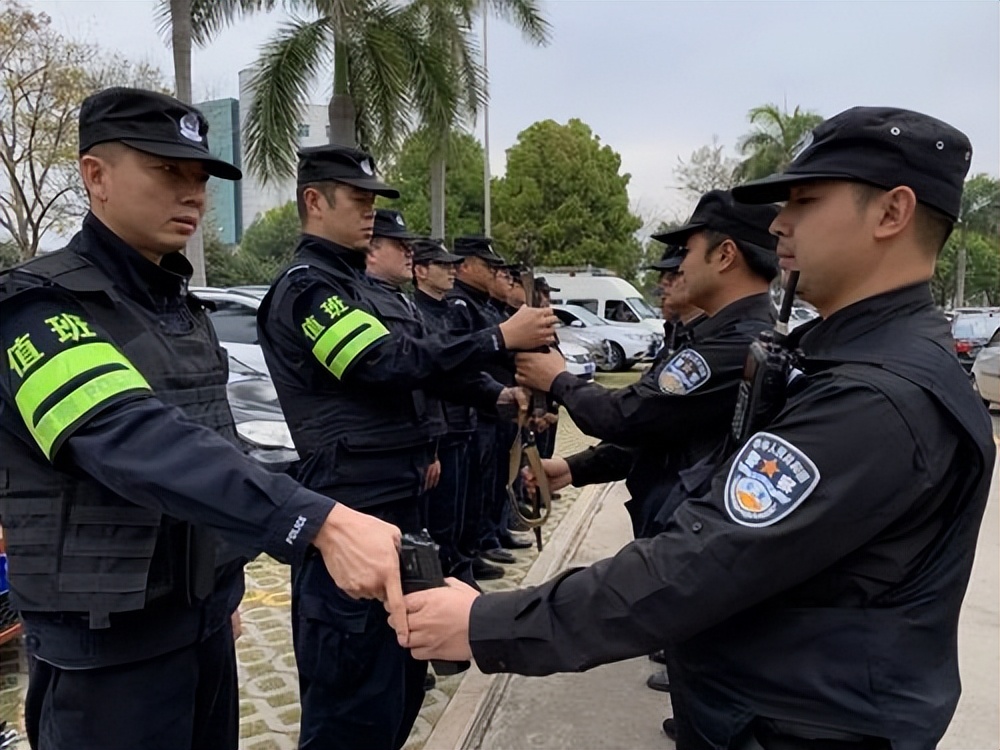 当了警察才明白,行政编和事业编警察区别很大,学生们选择要谨慎