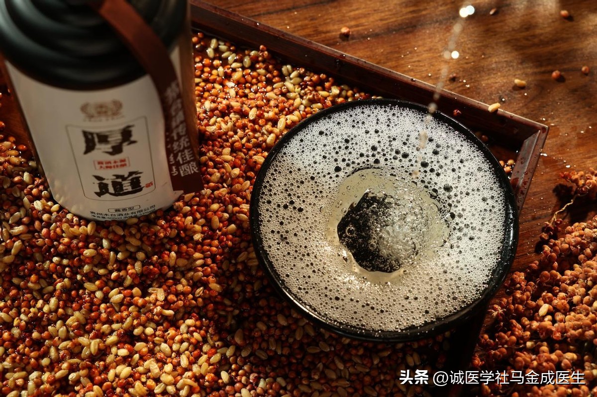 每天喝一点酒助眠对身体好吗,喝酒能助眠还是加重失眠