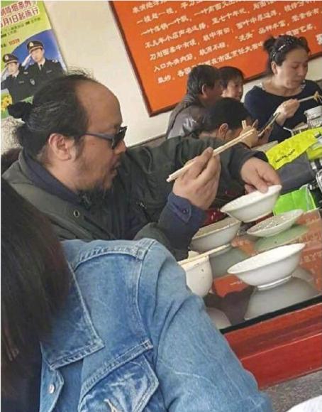 年轻时帅炸天的8位男星，中年后，有人胖快200斤，有人秃成地中海