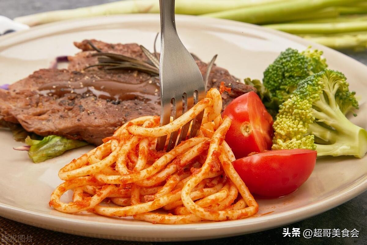 从笨拙到熟练经典句子,餐桌社交礼仪