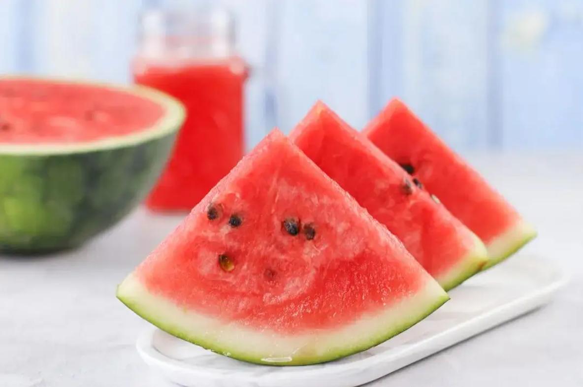 陕西一家三口吃隔夜西瓜呕吐,吃隔夜西瓜中毒了怎么解毒