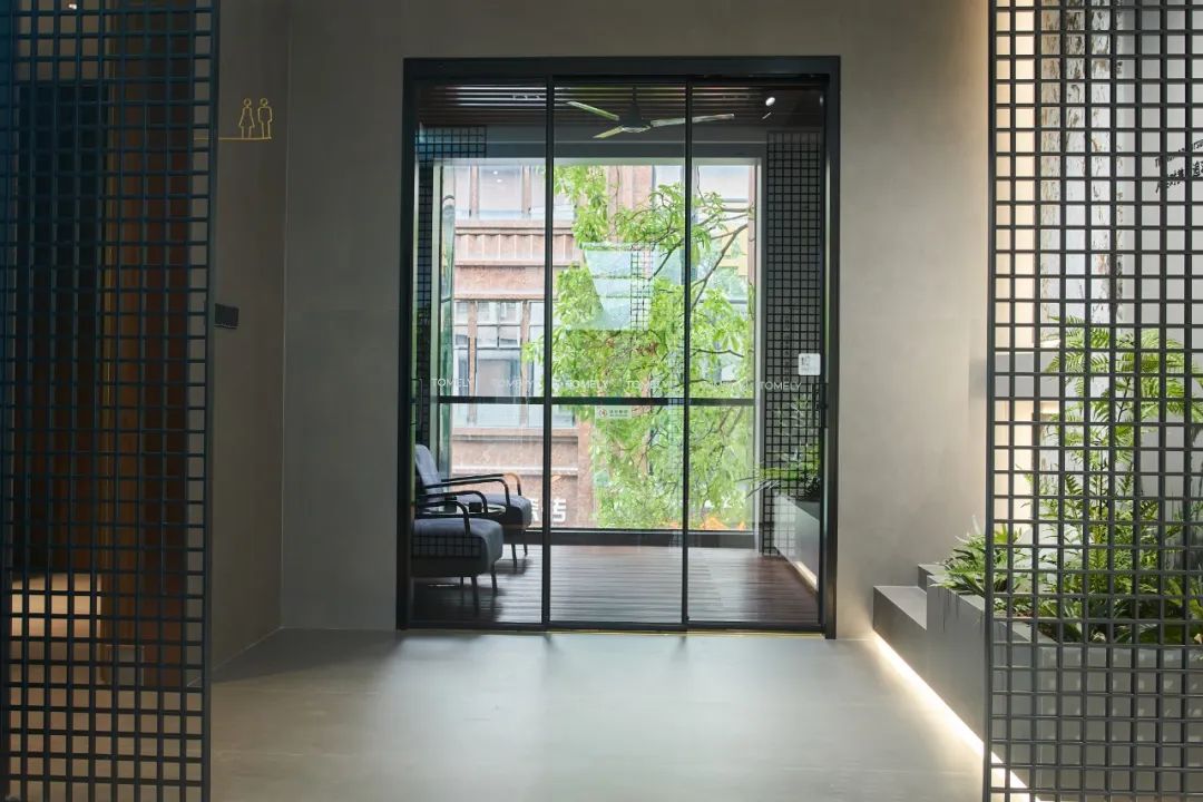 探寻“无垠石境”：透过逆势升级的展厅，读懂一个品牌