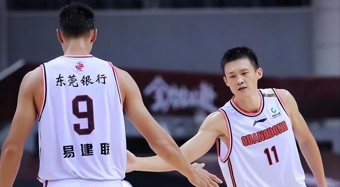 前中国男篮队长，8次获得CBA冠军，34岁还能帮助男篮击败伊朗队