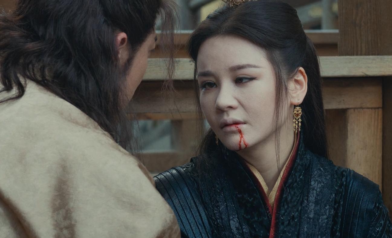 一个斜眼，一个满脸痘痘，这颜值王晶你也吹的下去？