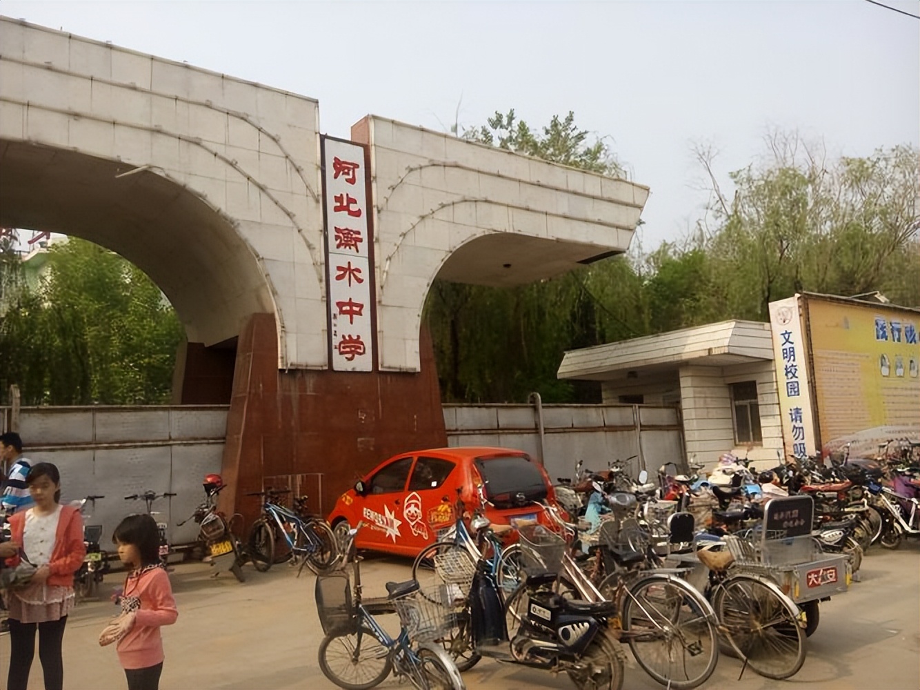 涓轰粈涔堟渤鍖楃殑鏁欒偛鍙戣揪,涓轰粈涔堜腑瀛︾敓涓嶈兘浜彈浼樻儬