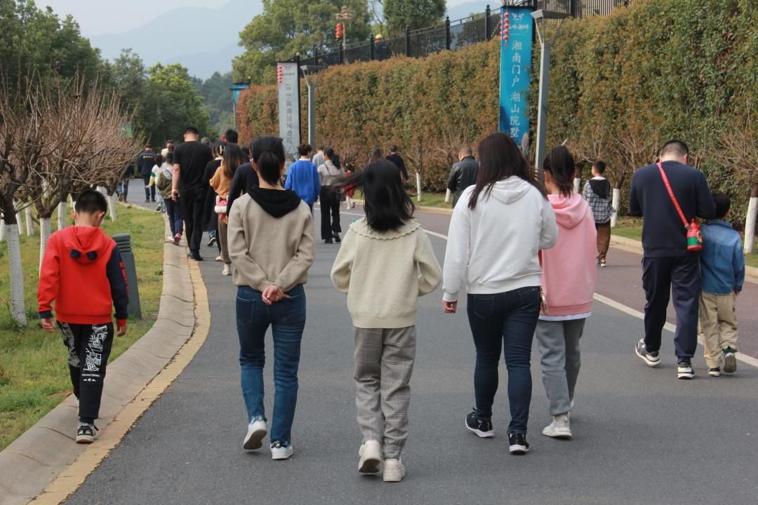 仙岭湖畔三马国际名车植树节公益活动圆满落幕