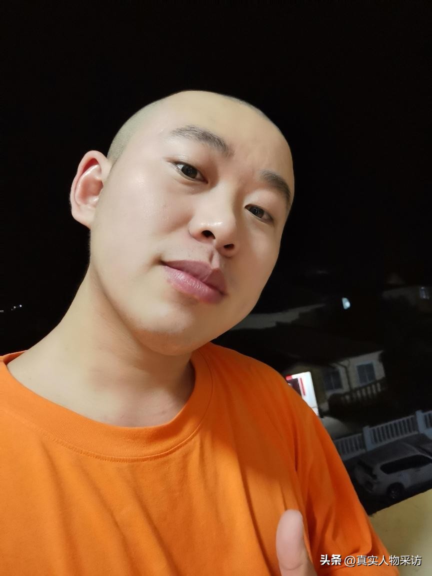 我25岁被外派到塞拉利昂，这里女多男少，一夫多妻，女人地位很低