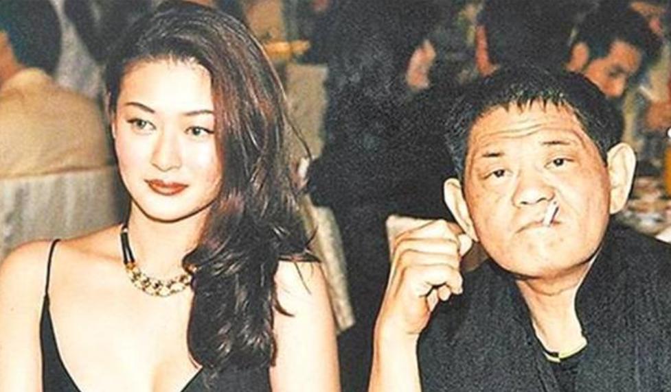 台湾“白马王子”：一生4段婚姻，女友上百位，败光百亿凄惨离世