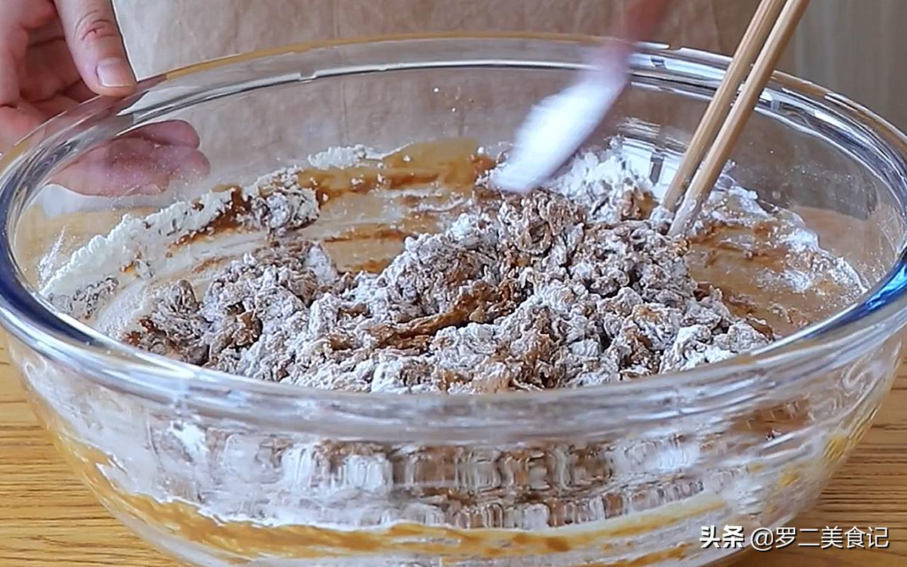 红糖馒头750克面粉放多少水和酵母,自发面粉制作红糖馒头的教程