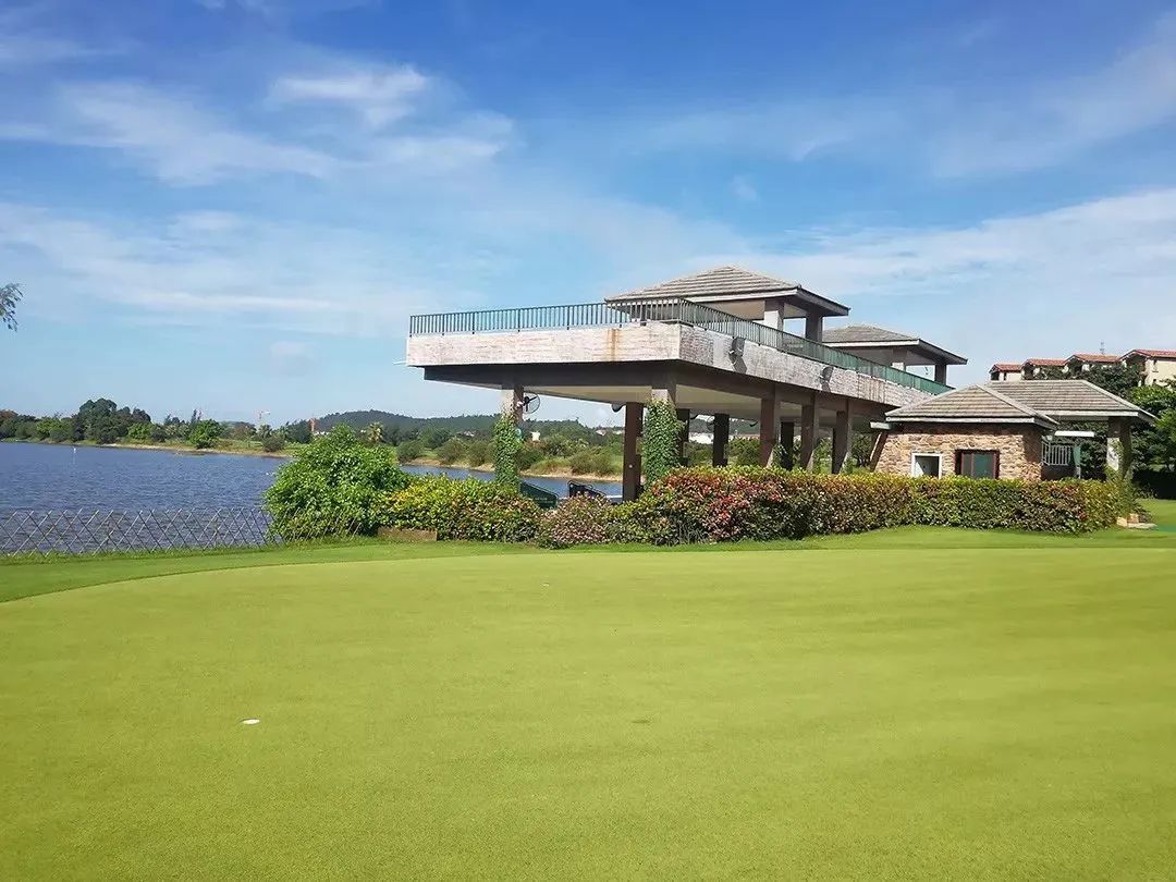 沙漠型球场,国内首创沙漠高尔夫