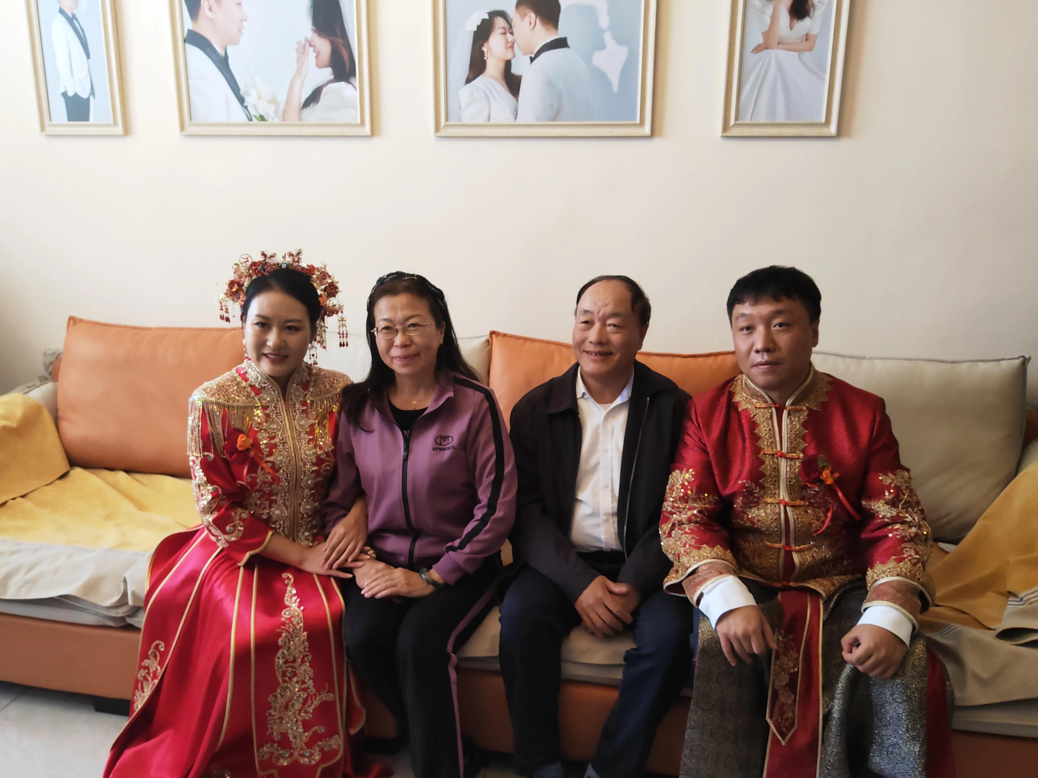 参加侄媳潘雪家的婚礼答谢宴