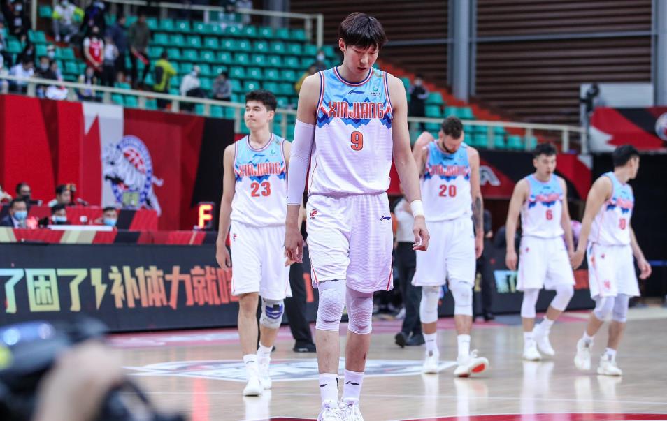 降级、输球、核心离队,*疆新**4支职业球队的2021年