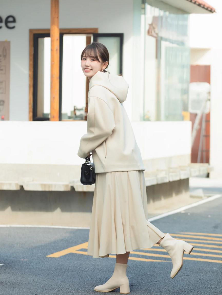 优雅短靴怎么搭配好看,冬季尖头骑士短靴怎么搭配好看