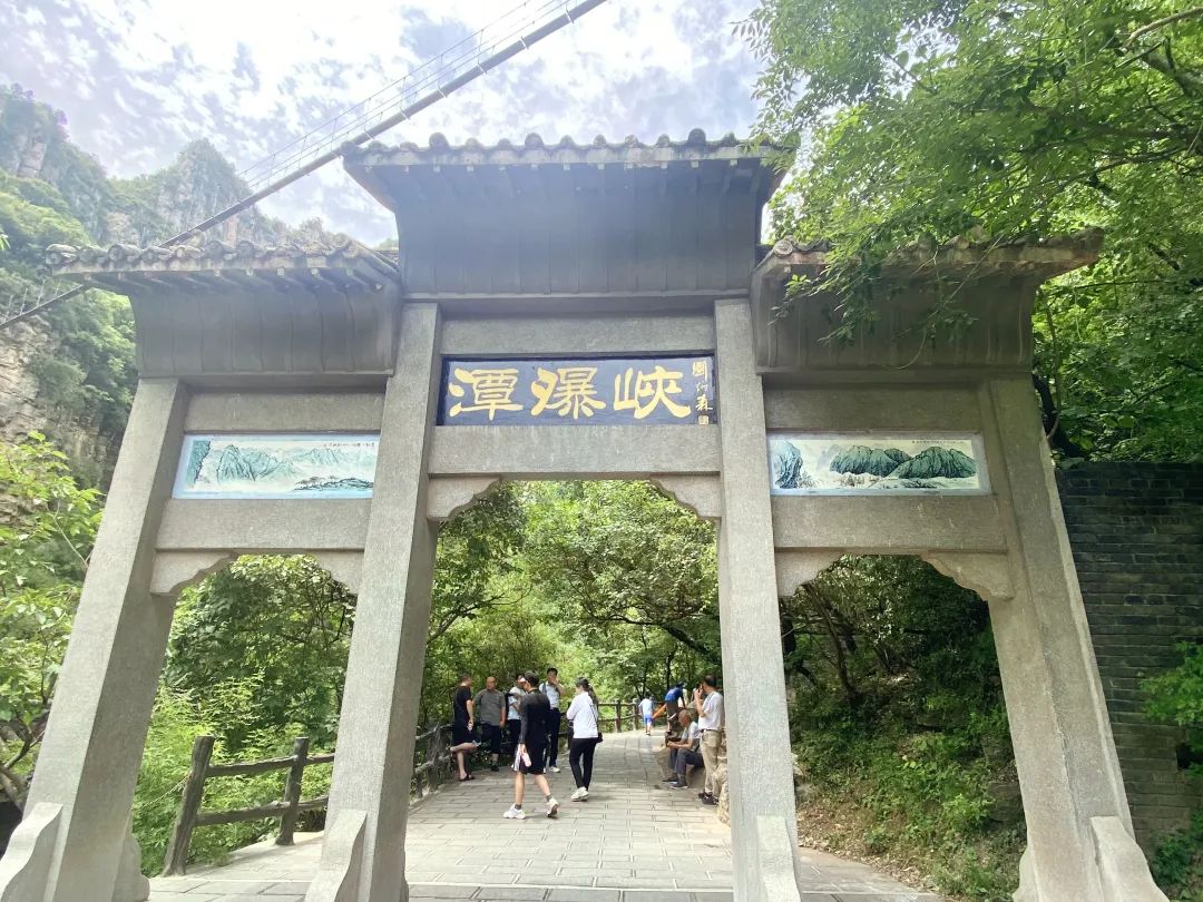 聚力前行同心致远丨京洛律师赴云台山开展*党**建团建活动