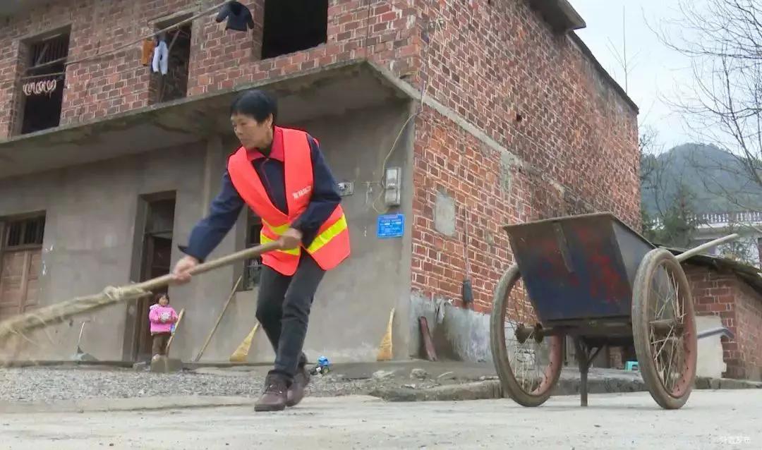 村镇政府向农民收取卫生费合法吗,农村让农民交卫生费合理吗