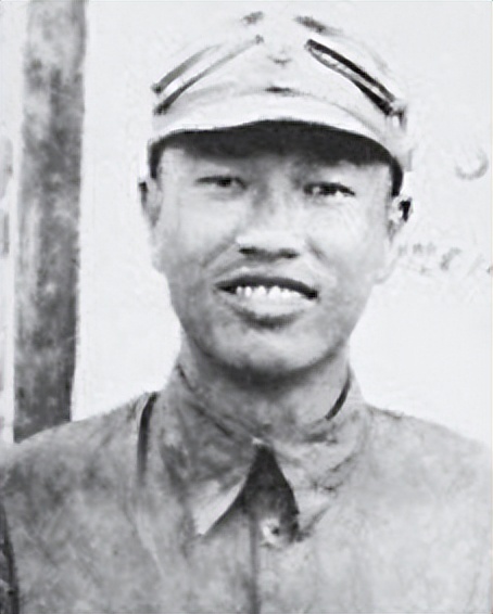 邓华缴获5箱白金龙香烟，仅分毛*东泽**1支，主席笑言：真是财不露白